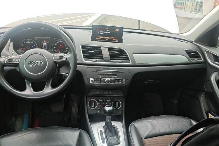 Used Audi Q3 2018 30th Anniversary Edition 35 TFSI Fashion Model Audio And AC Panel