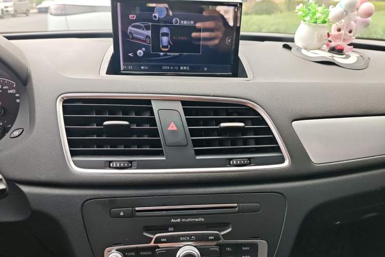 Used Audi Q3 2018 30th Anniversary Edition 30 TFSI Standard Model Audio And AC Panel