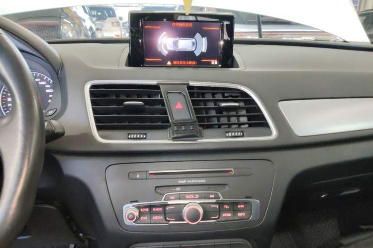 Used Audi Q3 2018 35 TFSI Fashion Edition Collector's Model Audio And AC Panel