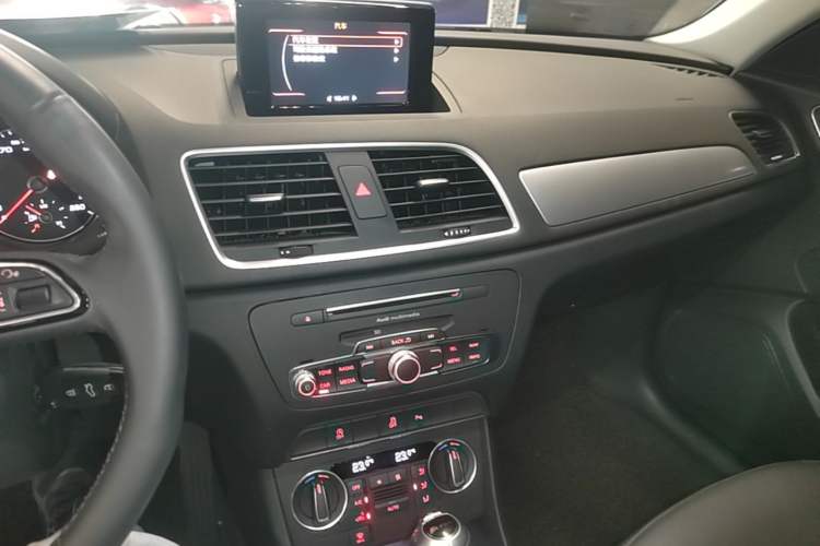 Used Audi Q3 2018 30th Anniversary Edition 30 TFSI Fashion Model Audio And AC Panel