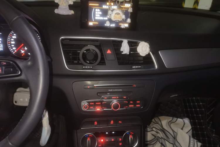 Used Audi Q3 2018 30th Anniversary Edition 30 TFSI Fashion Model Audio And AC Panel
