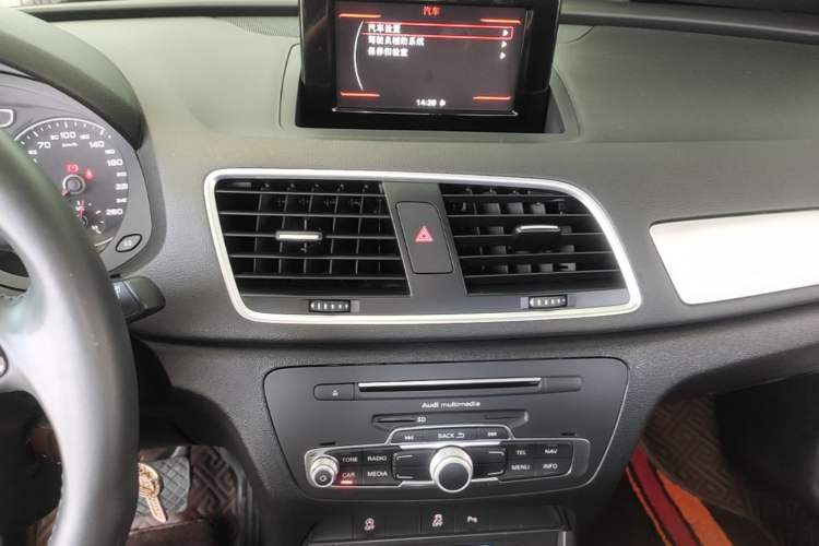 Used Audi Q3 2018 30th Anniversary Edition 30 TFSI Fashion Model Audio And AC Panel