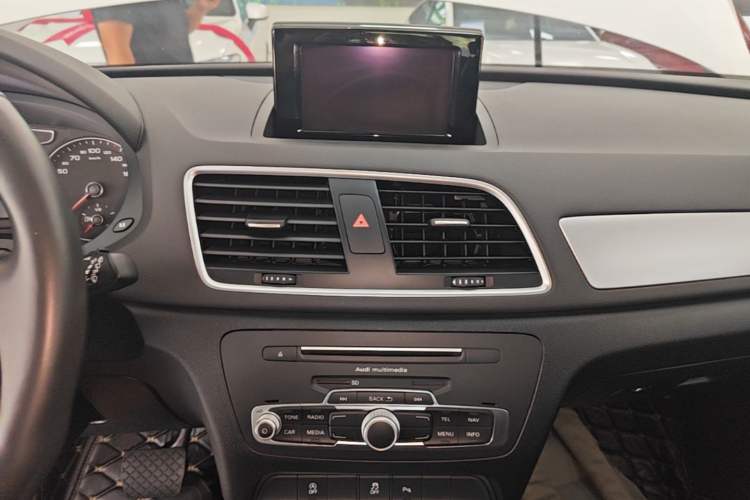 Used Audi Q3 2018 30th Anniversary Edition 35 TFSI Fashion Model Audio And AC Panel