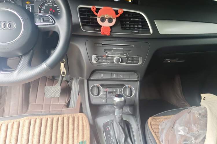 Used Audi Q3 2018 35 TFSI Fashion Edition Collector's Model Audio And AC Panel