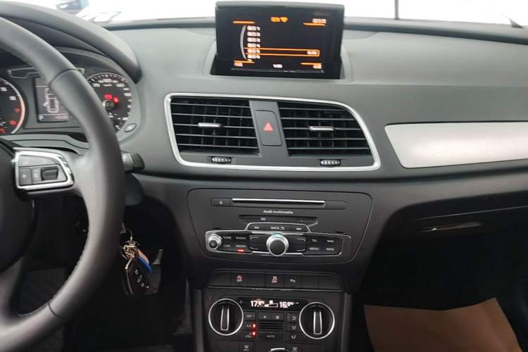 Used Audi Q3 2018 30th Anniversary Edition 30 TFSI Fashion Model Audio And AC Panel