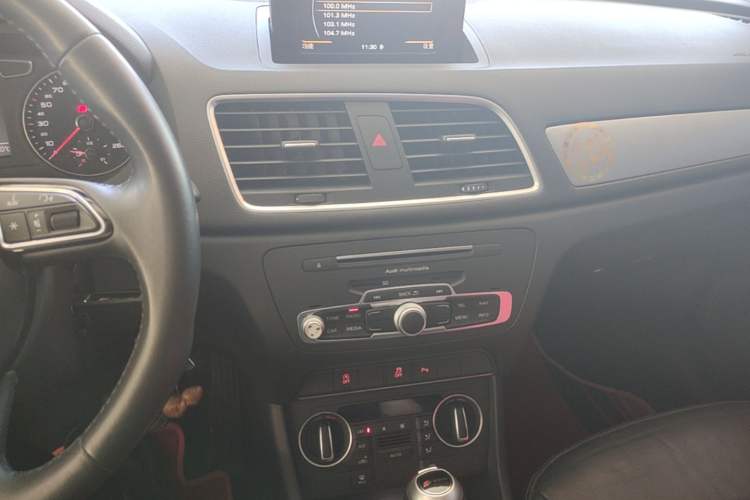 Used Audi Q3 2018 30th Anniversary Edition 30 TFSI Fashion Model Audio And AC Panel