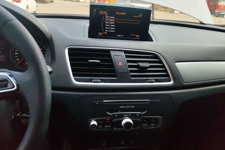Used Audi Q3 2018 35 TFSI Fashion Edition Collector's Model Audio And AC Panel