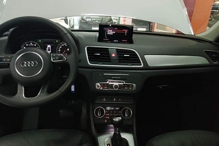 Used Audi Q3 2018 30th Anniversary Edition 35 TFSI Fashion Model Audio And AC Panel