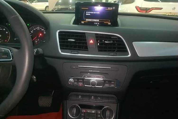 Used Audi Q3 2018 30th Anniversary Edition 30 TFSI Fashion Model Audio And AC Panel