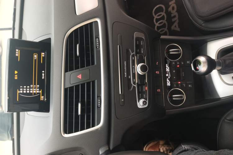 Used Audi Q3 2018 30 TFSI Fashion Edition Collector's Version Audio And AC Panel