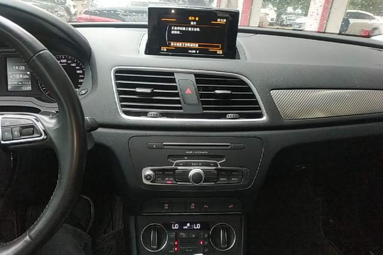 Used Audi Q3 2018 30th Anniversary Edition 35 TFSI Sport Model Audio And AC Panel