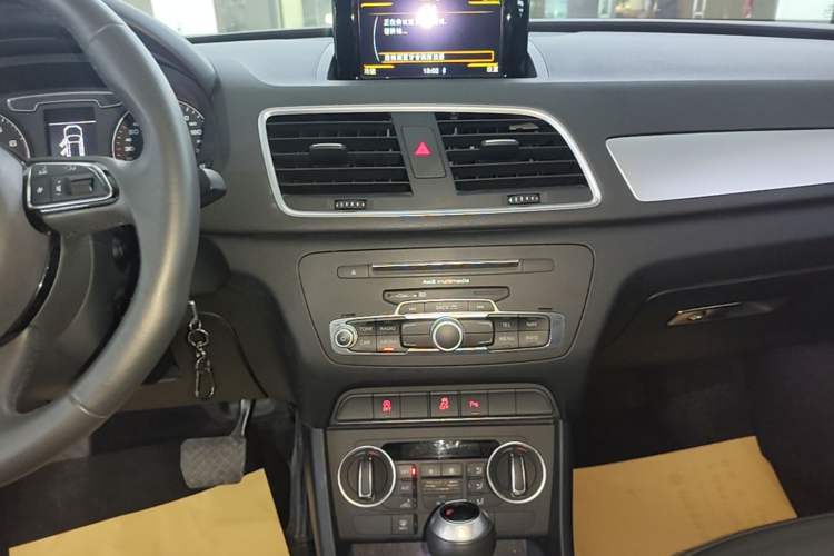Used Audi Q3 2018 30 TFSI Fashion Edition Collector's Version Audio And AC Panel
