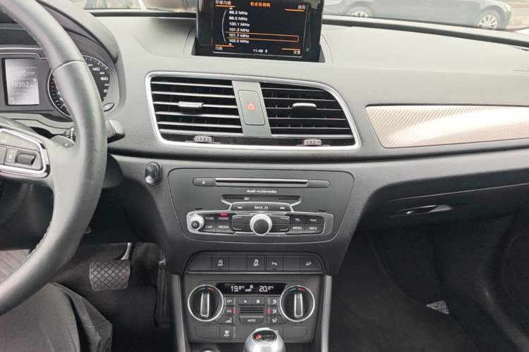 Used Audi Q3 2018 30th Anniversary Edition 35 TFSI Sport Model Audio And AC Panel