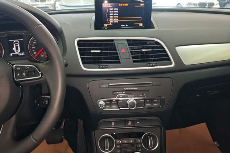 Used Audi Q3 2018 30th Anniversary Edition 30 TFSI Fashion Model Audio And AC Panel