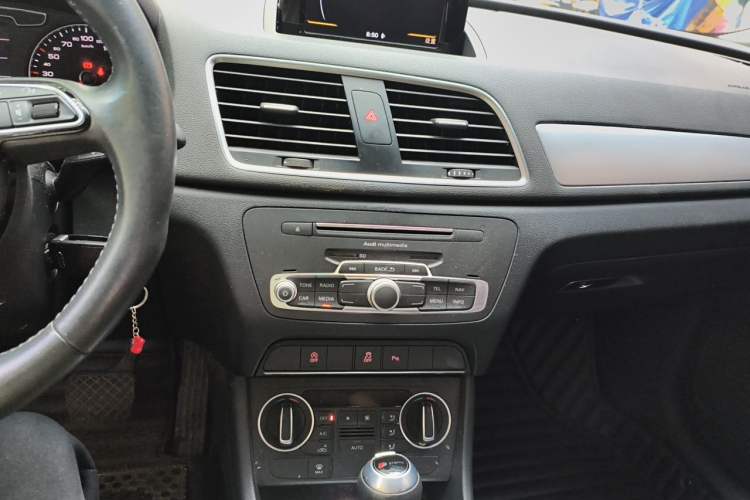 Used Audi Q3 2018 30 TFSI Fashion Edition Collector's Version Audio And AC Panel