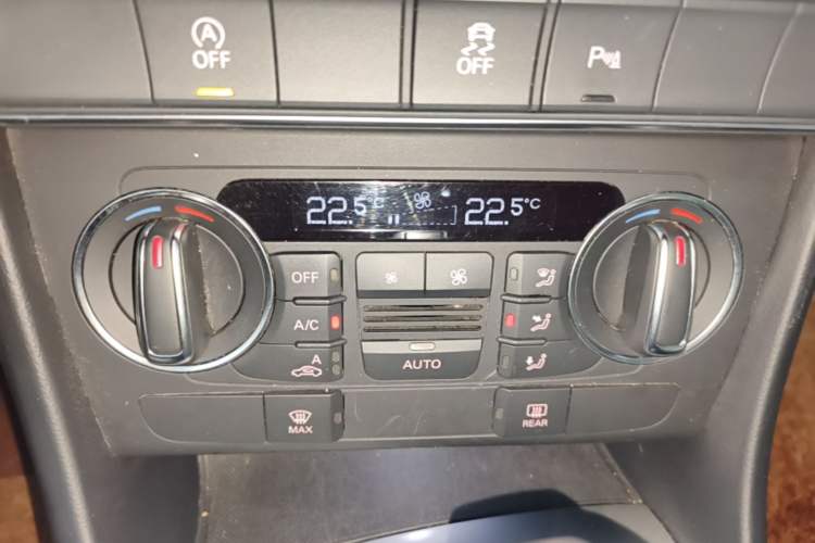 Used Audi Q3 2018 30th Anniversary Edition 30 TFSI Fashion Model Audio And AC Panel