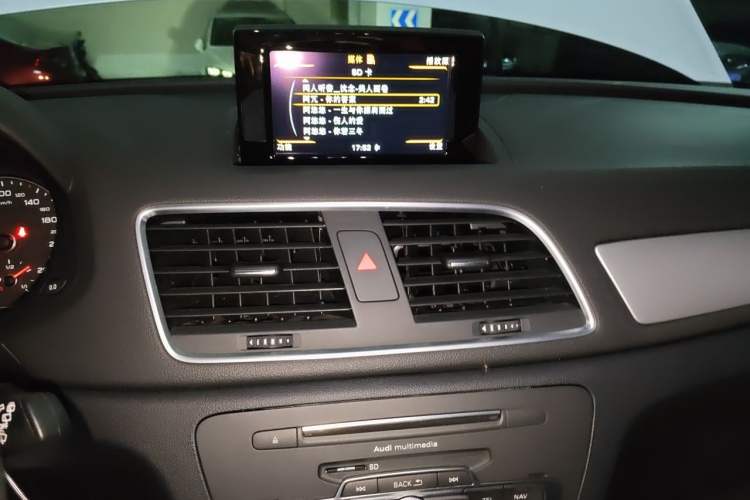 Used Audi Q3 2018 30th Anniversary Edition 30 TFSI Fashion Model Audio And AC Panel