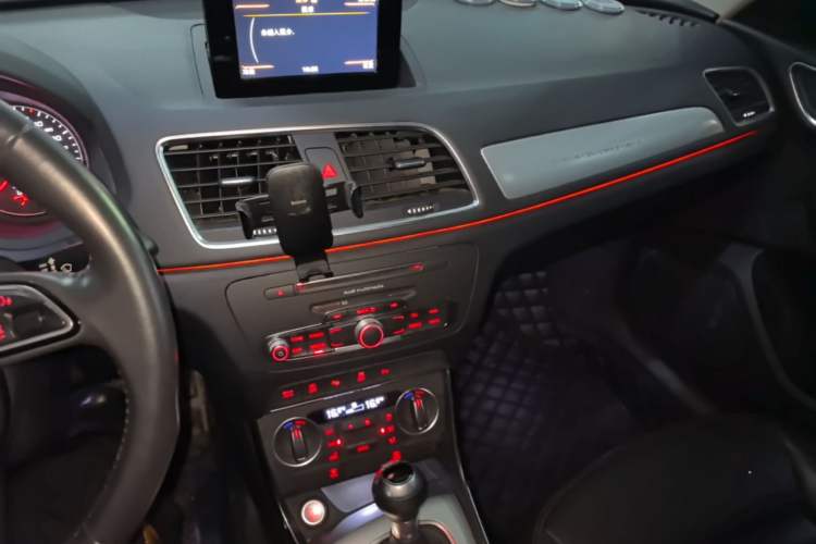 Used Audi Q3 2018 30th Anniversary Edition 30 TFSI Fashion Model Audio And AC Panel