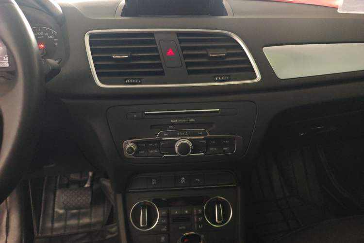 Used Audi Q3 2018 30th Anniversary Edition 30 TFSI Fashion Model Audio And AC Panel