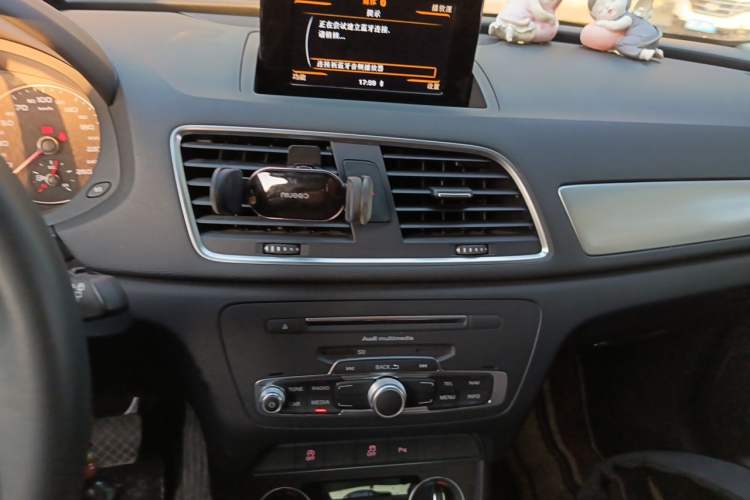 Used Audi Q3 2018 30th Anniversary Edition 30 TFSI Fashion Model Audio And AC Panel