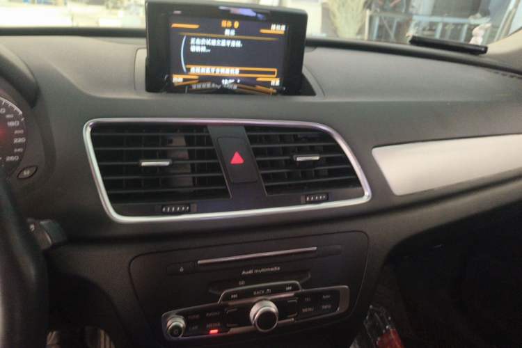 Used Audi Q3 2018 30th Anniversary Edition 30 TFSI Fashion Model Audio And AC Panel