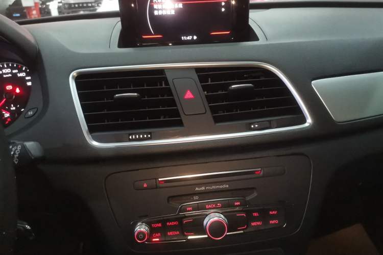 Used Audi Q3 2018 30th Anniversary Edition 30 TFSI Fashion Model Audio And AC Panel