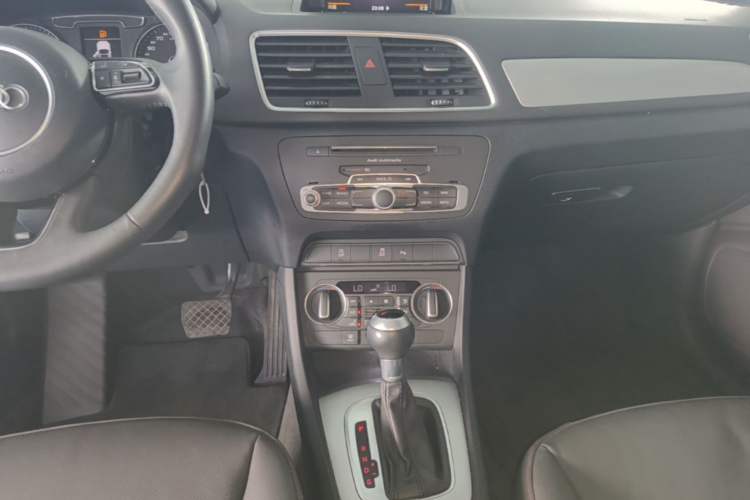 Used Audi Q3 2018 30th Anniversary Edition 30 TFSI Fashion Model Audio And AC Panel