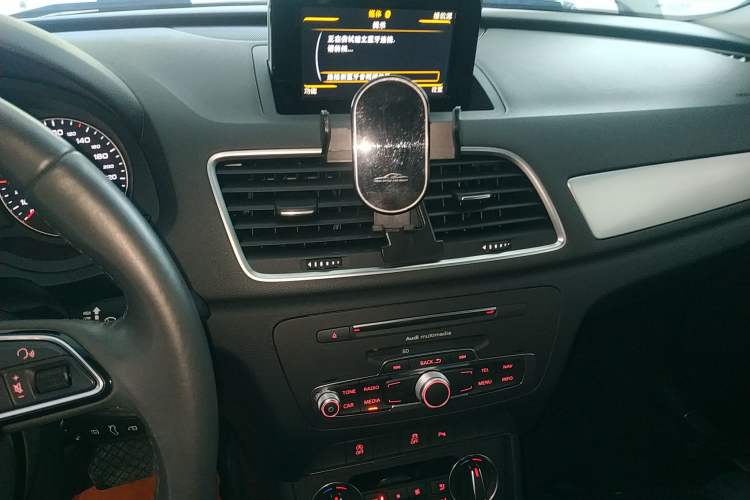 Used Audi Q3 2018 30 TFSI Fashion Edition Collector's Version Audio And AC Panel