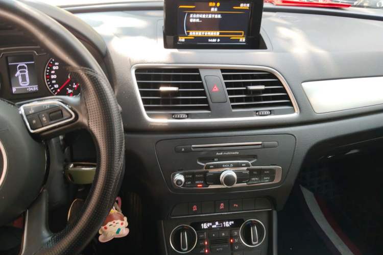 Used Audi Q3 2018 30 TFSI Fashion Edition Collector's Version Audio And AC Panel