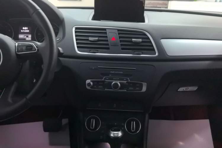 Used Audi Q3 2018 30th Anniversary Edition 35 TFSI Fashion Model Audio And AC Panel