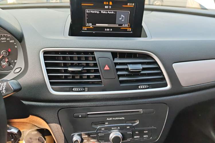 Used Audi Q3 2018 30th Anniversary Edition 30 TFSI Fashion Model Audio And AC Panel