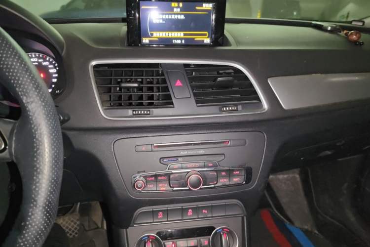 Used Audi Q3 2018 30th Anniversary Edition 30 TFSI Fashion Model Audio And AC Panel