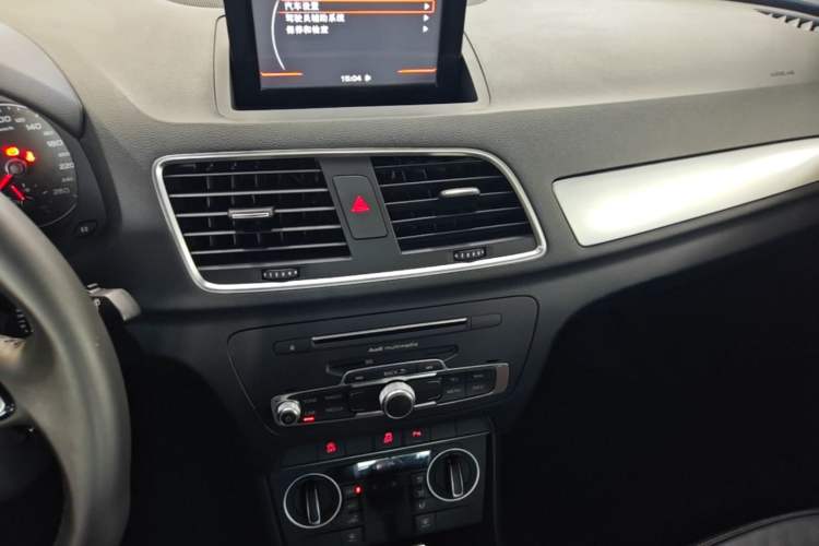 Used Audi Q3 2018 30 TFSI Fashion Edition Collector's Version Audio And AC Panel