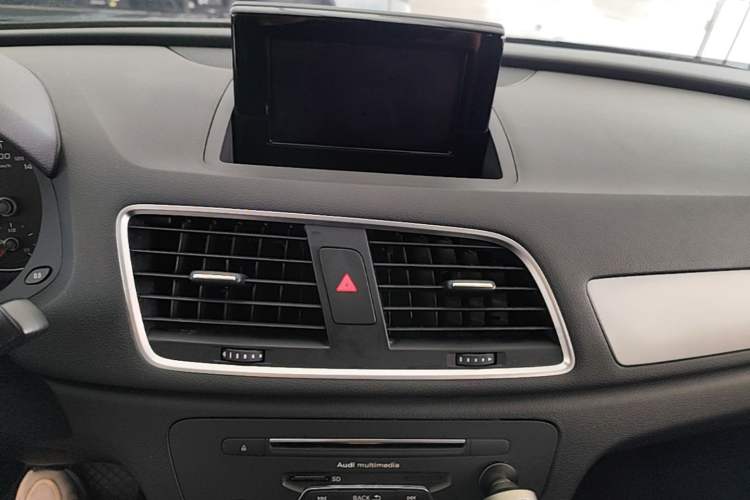 Used Audi Q3 2018 30th Anniversary Edition 30 TFSI Fashion Model Audio And AC Panel