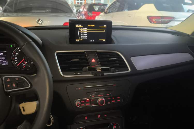 Used Audi Q3 2018 30th Anniversary Edition 30 TFSI Fashion Model Audio And AC Panel