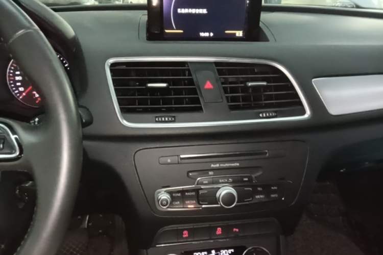 Used Audi Q3 2018 30 TFSI Fashion Edition Collector's Version Audio And AC Panel