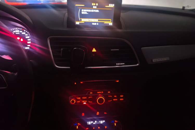 Used Audi Q3 2018 30th Anniversary Edition 30 TFSI Fashion Model Audio And AC Panel