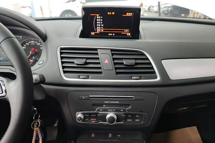 Used Audi Q3 2018 30th Anniversary Edition 30 TFSI Fashion Model Audio And AC Panel