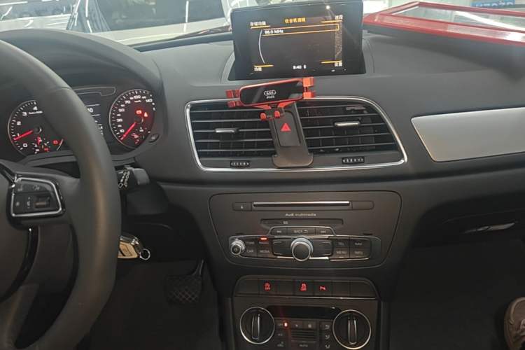 Used Audi Q3 2018 30th Anniversary Edition 35 TFSI Fashion Model Audio And AC Panel