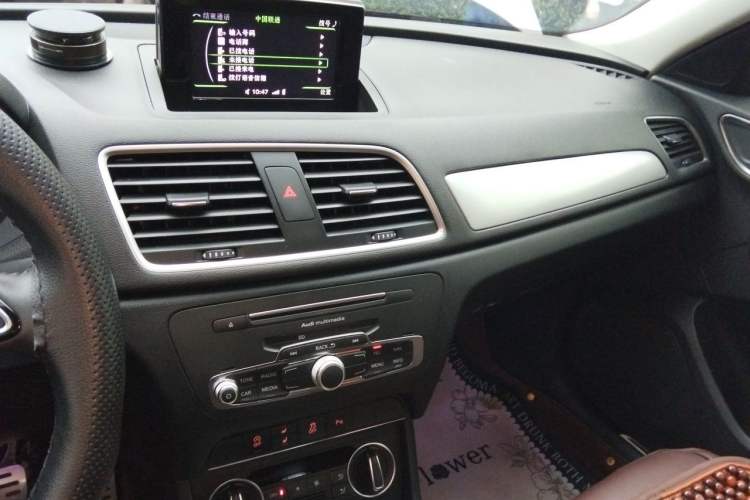 Used Audi Q3 2018 30 TFSI Fashion Edition Collector's Version Audio And AC Panel