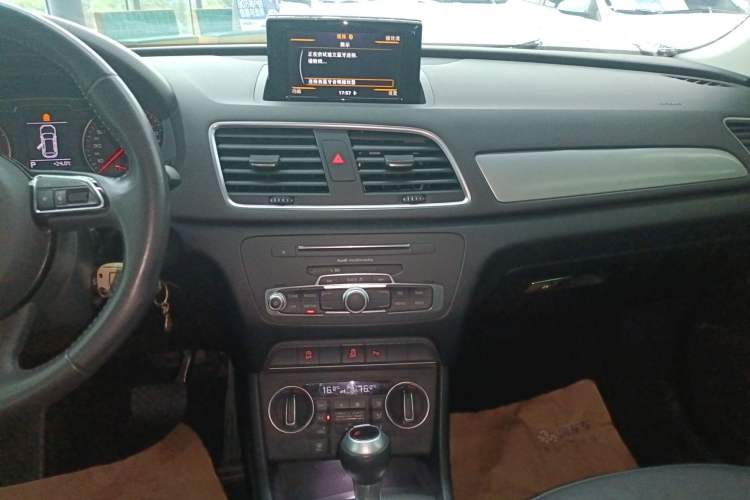 Used Audi Q3 2018 30th Anniversary Edition 30 TFSI Fashion Model Audio And AC Panel