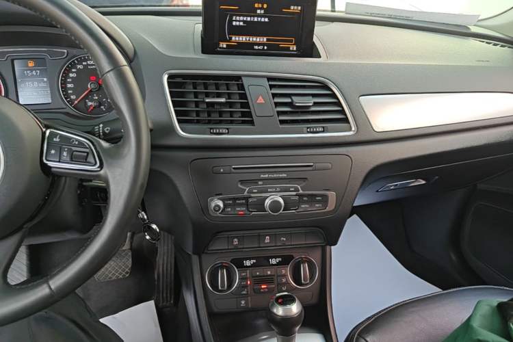 Used Audi Q3 2018 30th Anniversary Edition 30 TFSI Fashion Model Audio And AC Panel