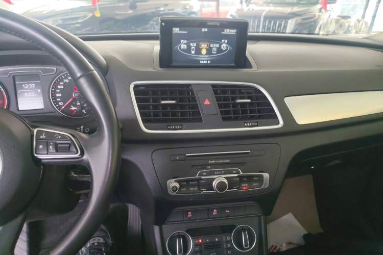 Used Audi Q3 2018 30th Anniversary Edition 35 TFSI Fashion Model Audio And AC Panel
