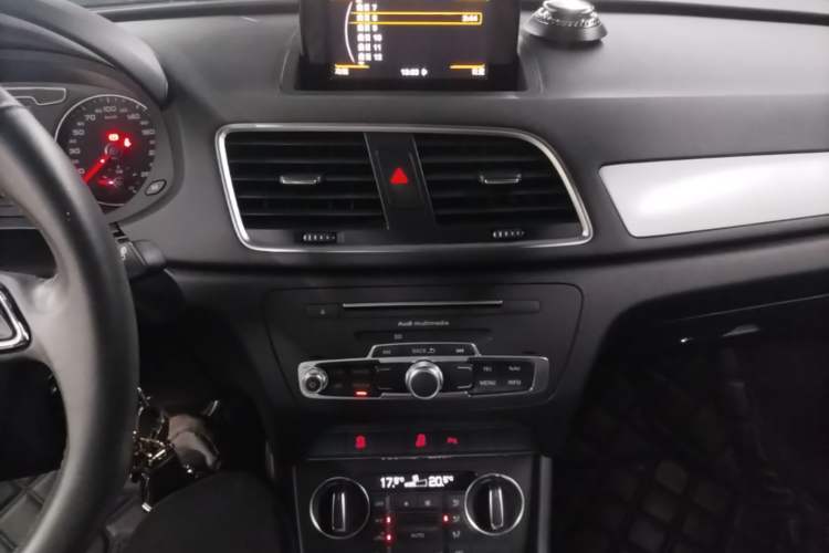 Used Audi Q3 2018 30th Anniversary Edition 35 TFSI Fashion Model Audio And AC Panel