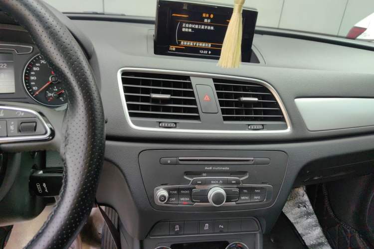 Used Audi Q3 2018 30 TFSI Fashion Edition Collector's Version Audio And AC Panel