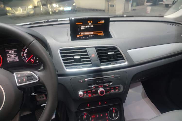 Used Audi Q3 2018 30 TFSI Fashion Edition Collector's Version Audio And AC Panel