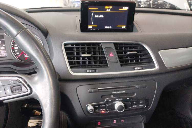 Used Audi Q3 2018 30 TFSI Fashion Edition Collector's Version Audio And AC Panel