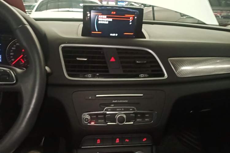 Used Audi Q3 2018 30th Anniversary Edition 35 TFSI Sport Model Audio And AC Panel