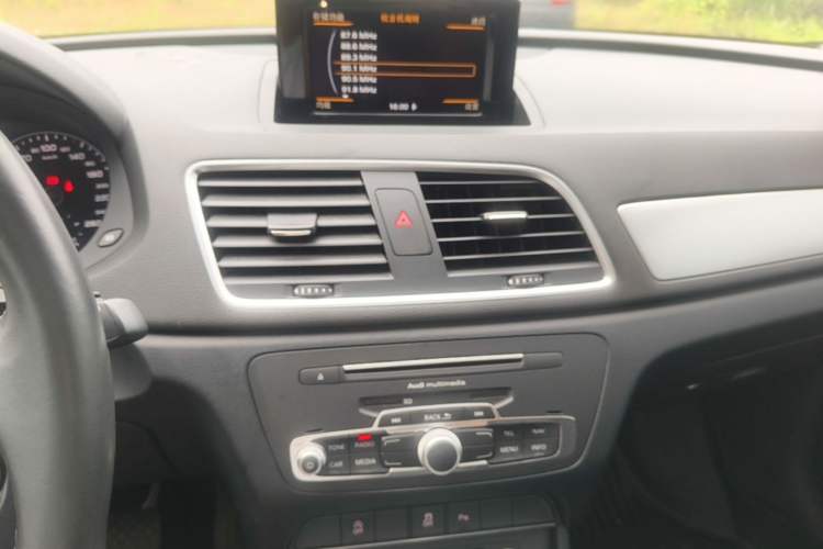 Used Audi Q3 2018 30 TFSI Fashion Edition Collector's Version Audio And AC Panel
