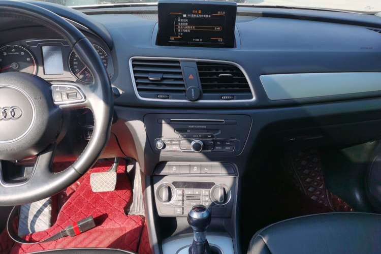 Used Audi Q3 2018 30th Anniversary Edition 30 TFSI Fashion Model Audio And AC Panel